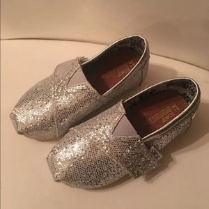 TOMS Toddler Girls' Velcro Shoes 6T